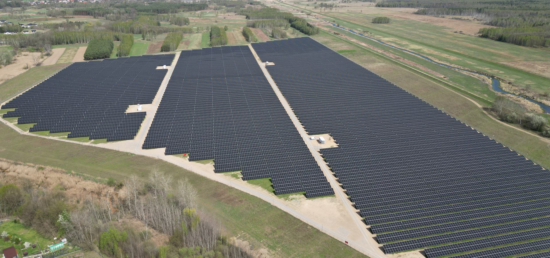 Farma fotowoltaiczna Arca Solar — widok z drona